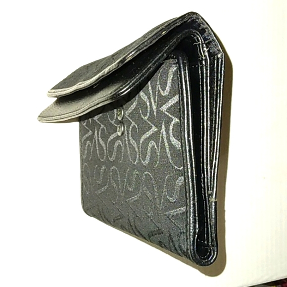 ☆NWOT☆Large SIMPLY VERA~VERA WANG Black Trifold 2 Snap Multifunctional Wallet☆ - Picture 13 of 16